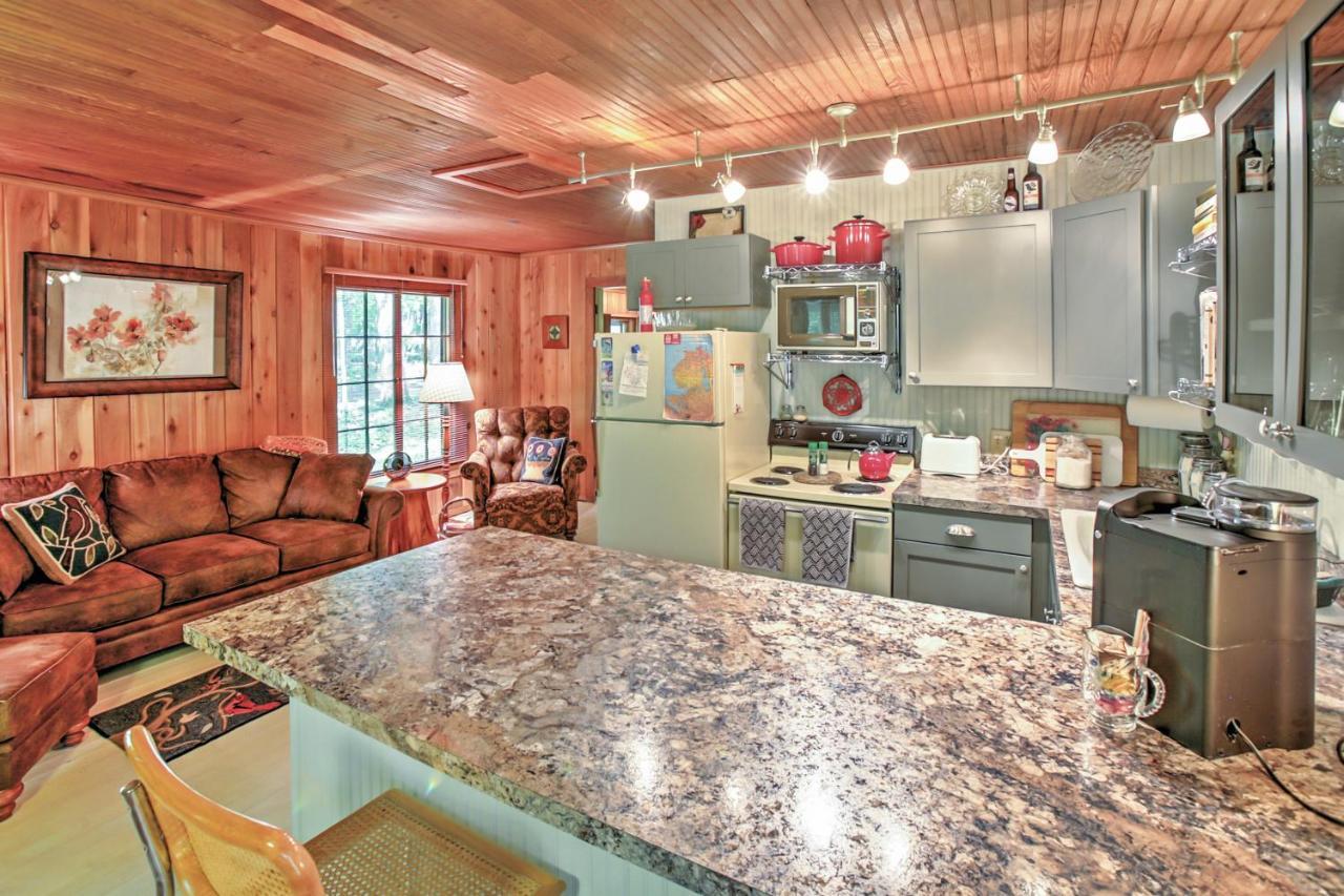 Pet-Friendly One Crow Cottage In Harbor Springs! Exterior foto